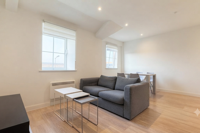 Flat 7, , Pelham House, 124 High Street, Hornchurch, Hornchurch photo 4