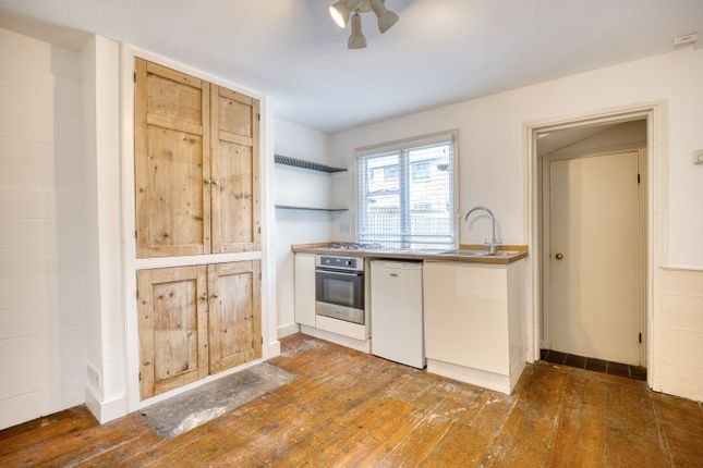 15, Cowleaze Road, Kingston Upon Thames photo 2