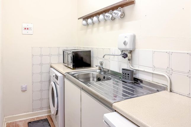 Flat 3, 15, Bennington Street, Gloucestershire photo 2