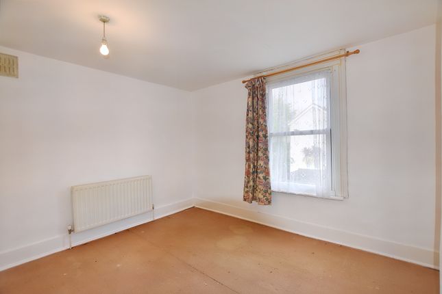 End terrace house for sale in Brook Street, Erith
