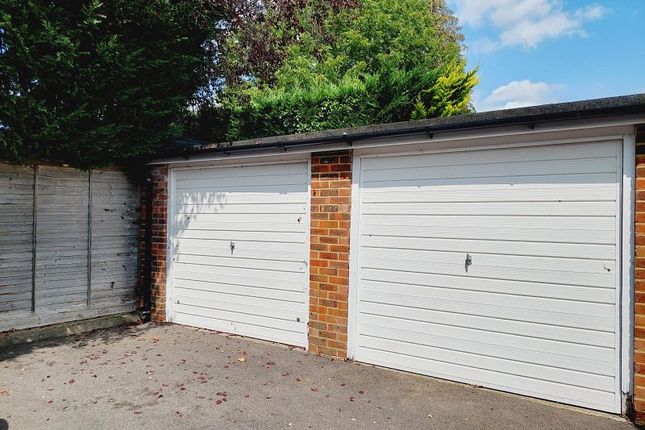 2 Park Court, Church Road, Great Bookham photo 2