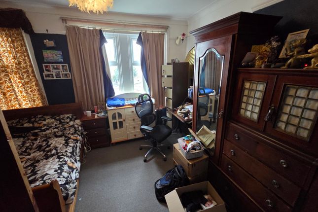 1, Kelling Gardens, Croydon photo 4
