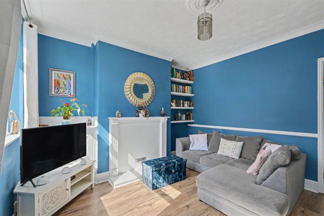 16, Larklands Avenue, Derbyshire photo 3