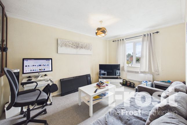 30, Bridgewater Court, Berkshire photo 2