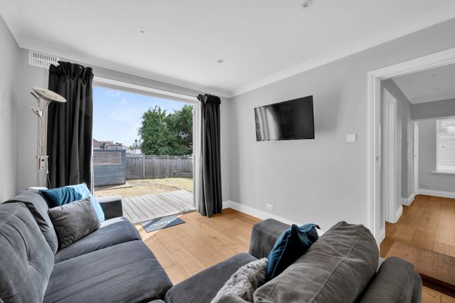 45 Barnesdale Crescent, Orpington, Kent photo 4