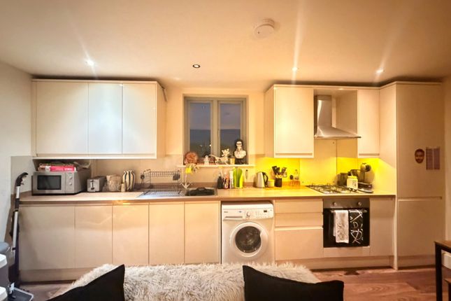 98A , Morden Road, Wimbledon photo 5