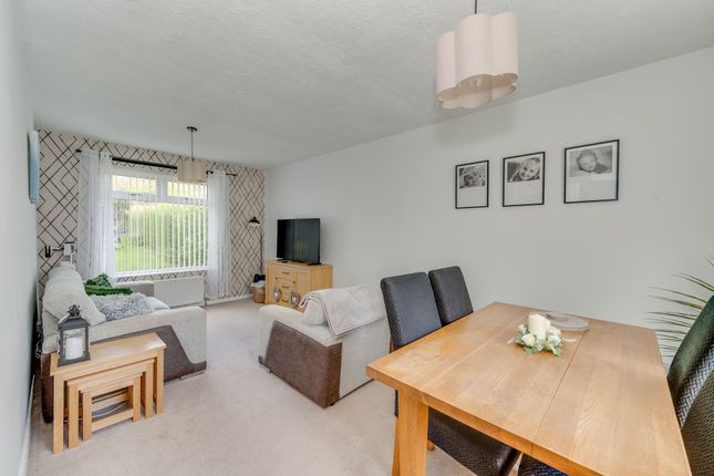 16 Lupton Crescent, Sheffield photo 4