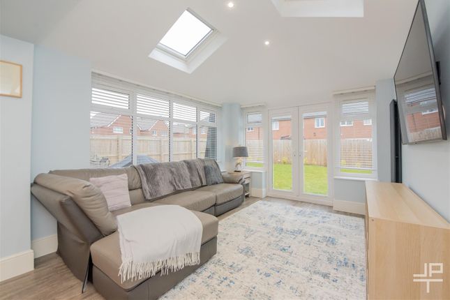 25, Hawthorn Gardens, Lowton photo 4