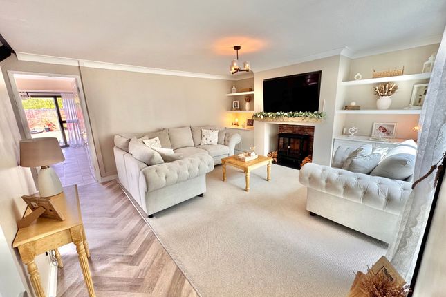 6 Columbia Gardens, Bedworth photo 4