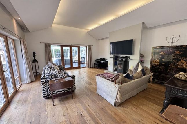 54 Manchester Road, High Peak photo 2