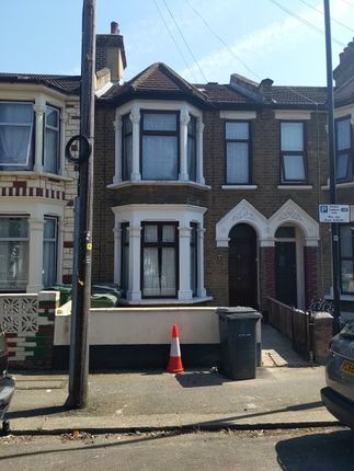 Thumbnail Barn conversion to rent in Windsor Road, London