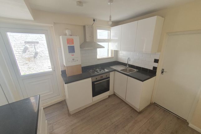 4, Waltham Road, Southall photo 3