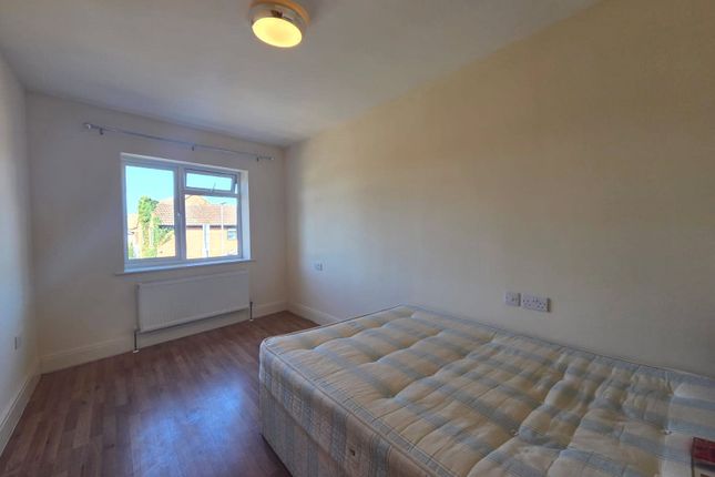 Flat 9, Whippendell Court, 78, King Georges Avenue, Hertfordshire photo 3