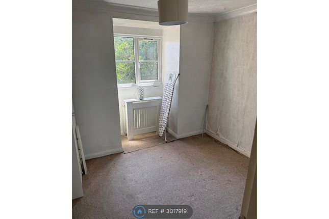 Flat, Alexander Court Mill Road, Rochester photo 2