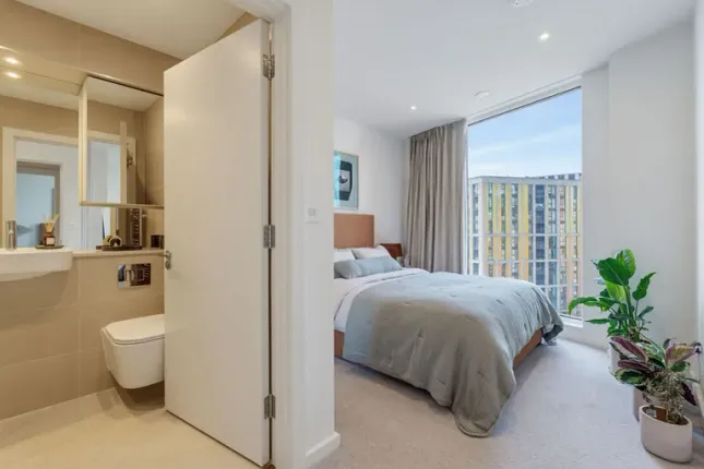 Apex One, Nine Elms, London photo 4