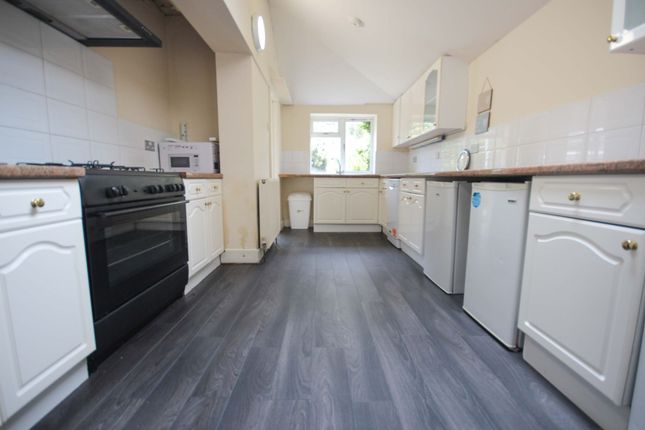 5-bed house on 21 Victoria Road, Bournemouth, £2,500/mo