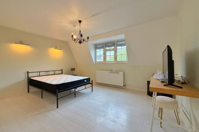 4, Langford Close, Acton photo 3