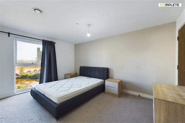 Flat to rent in Wilburn Basin, Ordsall Lane, Salford, Manchester