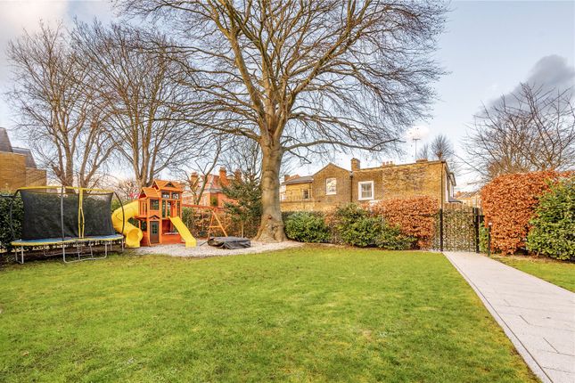 1, Ashchurch Grove, London photo 3