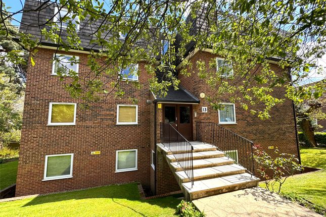 Flat to rent in Woodlands Road, Redhill, Surrey