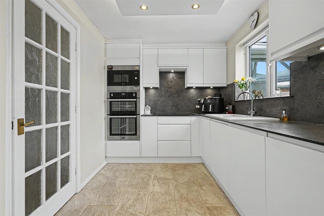 2, Ellis Close, Nottingham photo 3