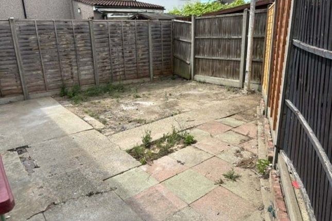 St. Andrews Way, Cippenham photo 4
