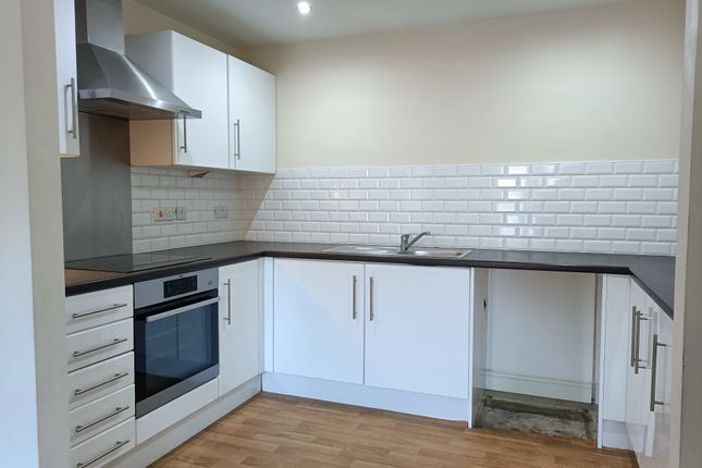 Shared accommodation to rent in Bradford Road, Huddersfield