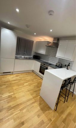 8 bath road, Slough photo 2