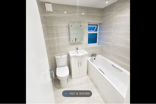 B Ecclesbourne Road, London photo 2
