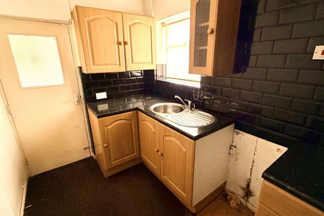 163, Old Fallings Lane, Wolverhampton photo 3