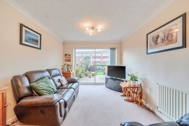 4 Sherwood Court, Watford photo 2