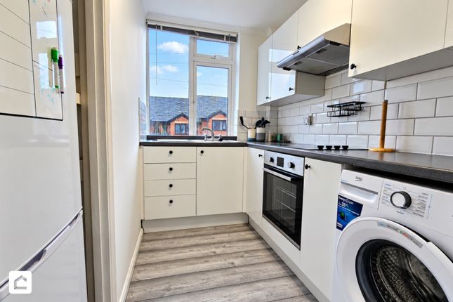 Garlands Road, Redhill photo 5