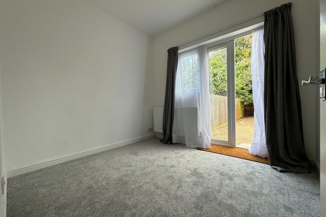 Thumbnail Flat for sale in Sandford Avenue, Wood Green