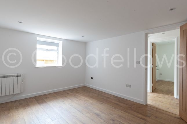 Flat 6, 14A, Stonecot Hill, Surrey photo 2