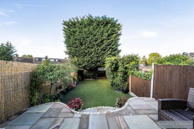 59 Carlton Road, Romford photo 3