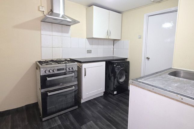 10 Bristol Road, London photo 4