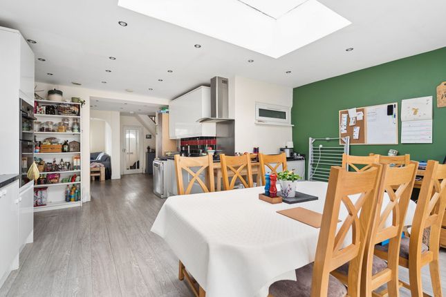 51 Mill Way, Bushey photo 3