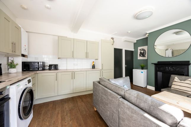 5-bed house on 25 Elmsthorpe Avenue, 25 Elmsthorpe Avenue, Nottingham, £689/mo