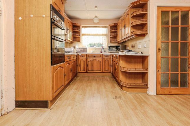 24, Charfield Close, West Midlands photo 4