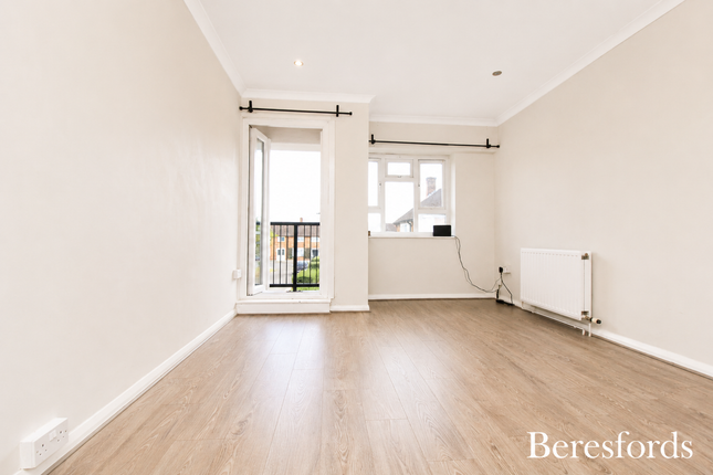 70, Whittington Road, Brentwood photo 5