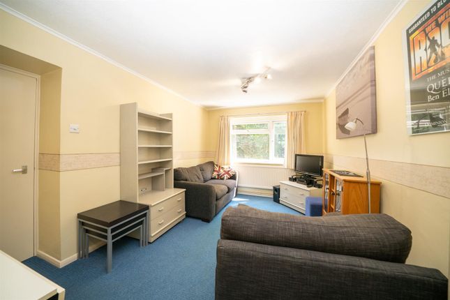 39, Waveney, Hemel Hempstead photo 4
