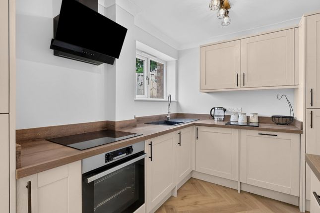 10, Saffory Close, Leigh-on-sea photo 5