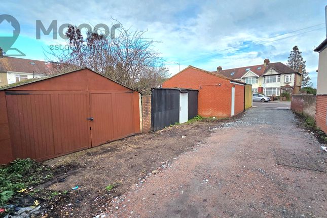 7 Selwyn Avenue, Ilford photo 3