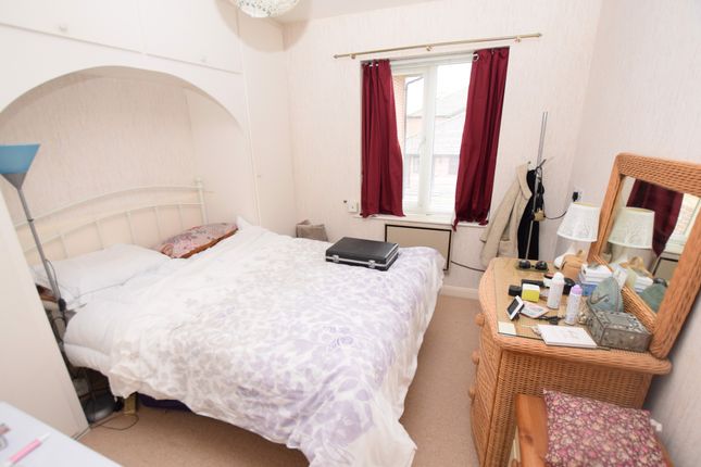 11, Windmill Court, Alton photo 3