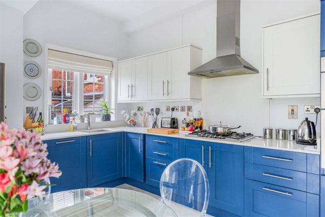 Flat for sale in Crossland Road, Redhill