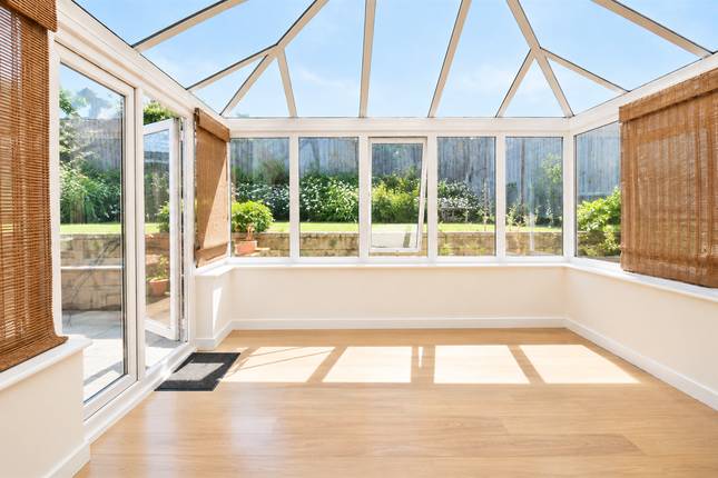 8 Covert Grove, Waterlooville photo 4