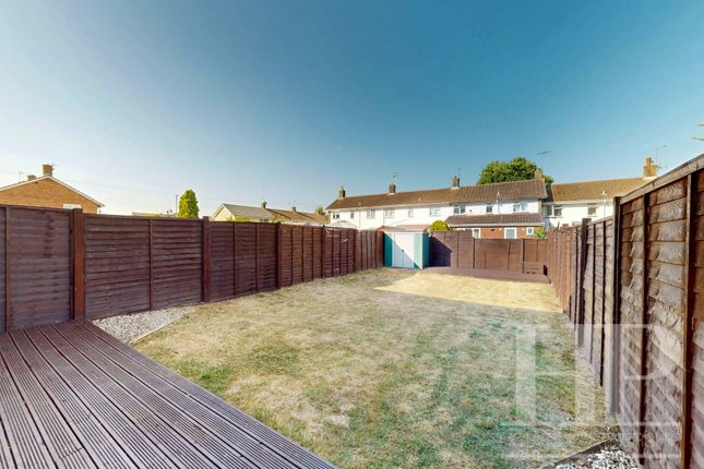 53 Fitchet Close, Crawley photo 4