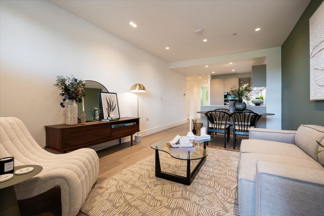 Flat for sale in A703, Chiswick Green, London