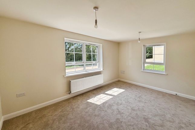 8, Cullar Crescent, Saltash photo 3