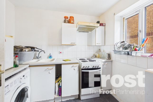 30, Bridgewater Court, Berkshire photo 3